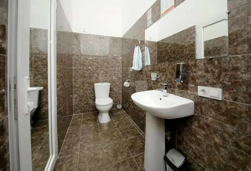 اتاق استاندارد سه نفره, Hostel Mandaria