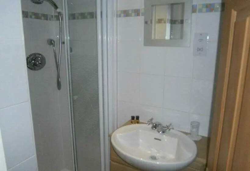 Standard Yhden Hengen Huone, Craignelder