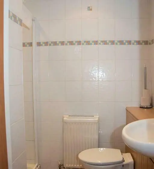 Standard Yhden Hengen Huone, Craignelder