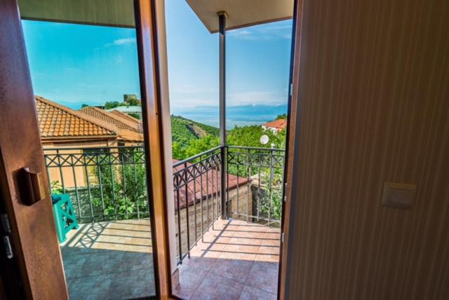 اتاق استاندارد با بالکن, Dzveli Ubani