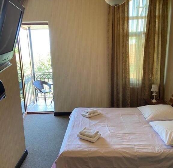 اتاق استاندارد با بالکن, Dzveli Ubani