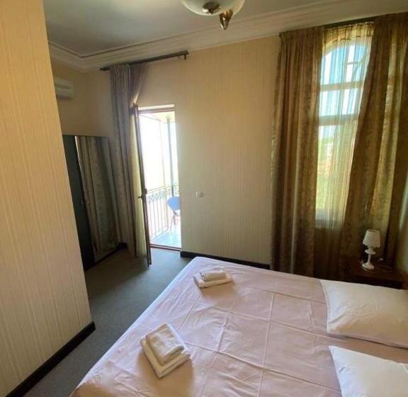 اتاق استاندارد با بالکن, Dzveli Ubani