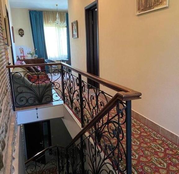 اتاق استاندارد, Dzveli Ubani