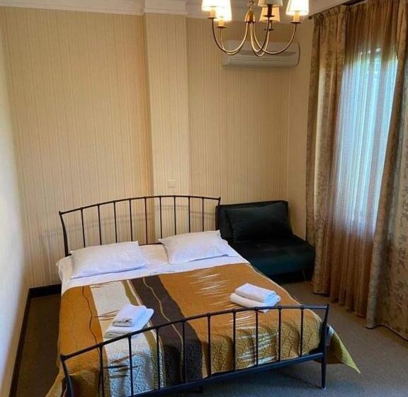 اتاق استاندارد با بالکن, Dzveli Ubani