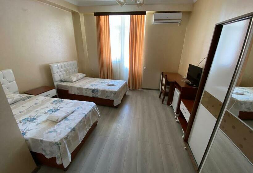 اتاق استاندارد سه نفره, Eurasia