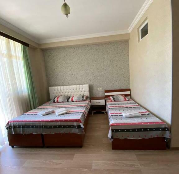 اتاق استاندارد سه نفره, Eurasia