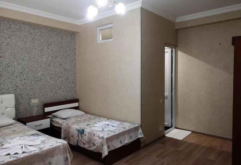 اتاق راحتی سه تخته, Eurasia