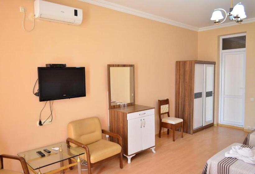 اتاق استاندارد چهارنفره با بالکن, Eurasia