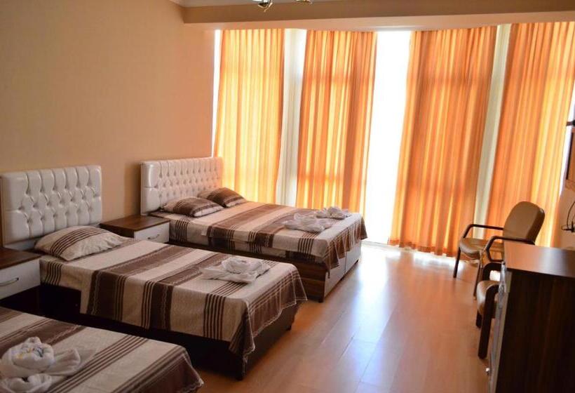 اتاق استاندارد چهارنفره با بالکن, Eurasia