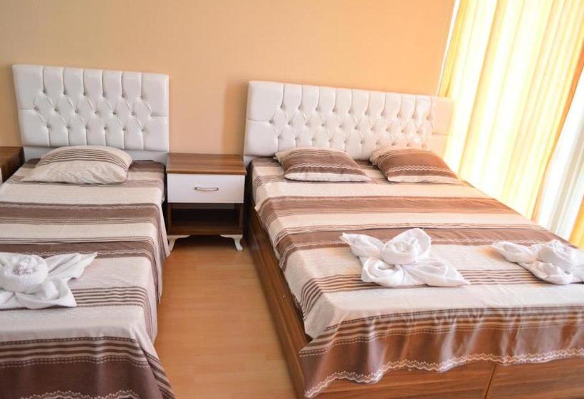 اتاق استاندارد چهارنفره با بالکن, Eurasia