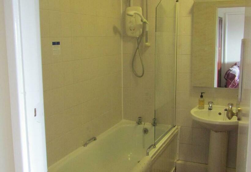 غرفة قياسية رباعية, Hunters Lodge