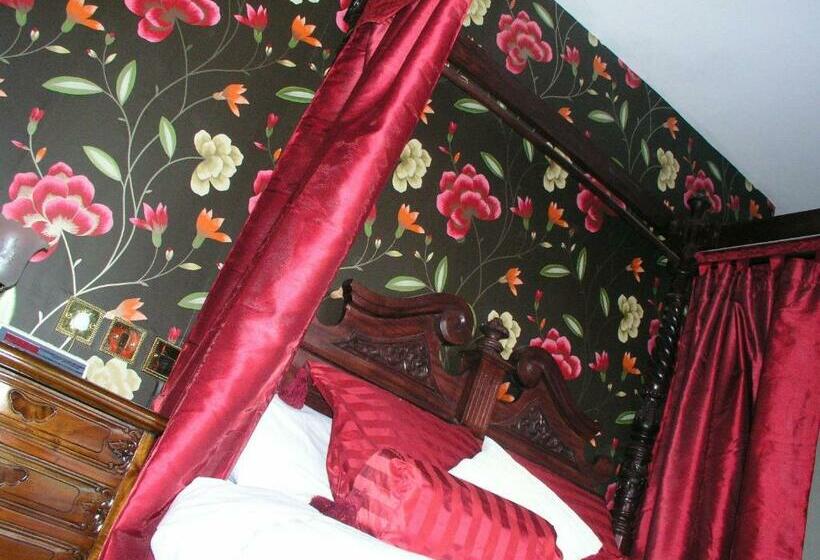 غرفة عائلية, Hunters Lodge