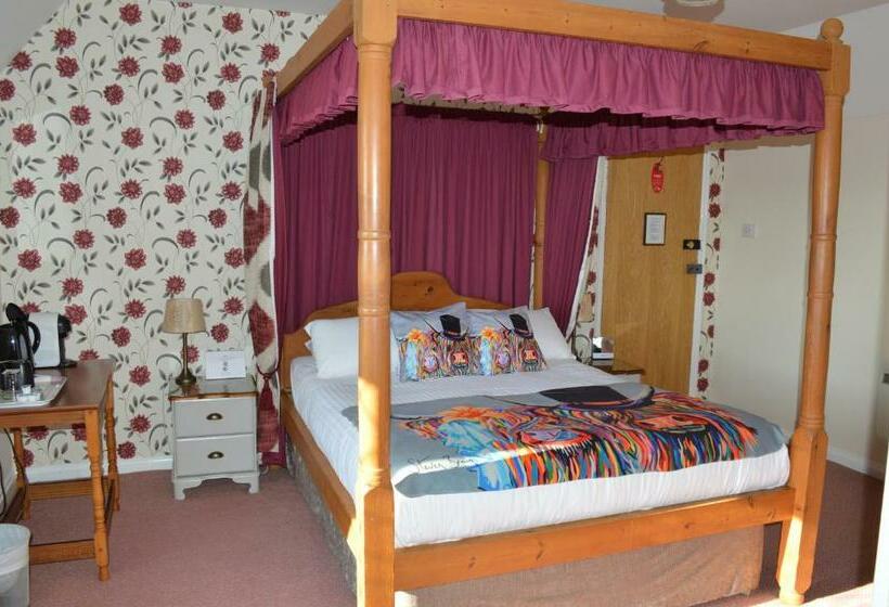 جناح, Hunters Lodge