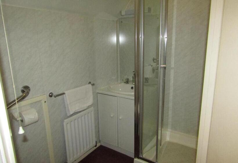 غرفة قياسية ثلاثية, Hunters Lodge