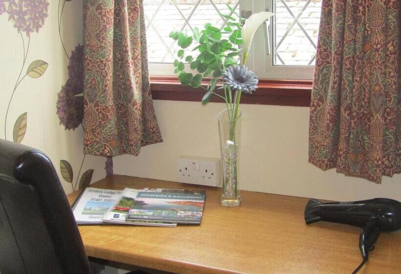 غرفة قياسية ثلاثية, Hunters Lodge