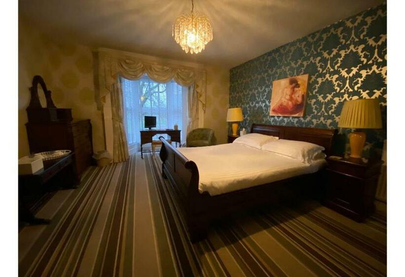 标准间, Lamphey Hall