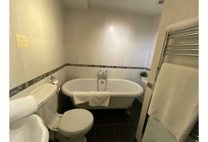 标准间, Lamphey Hall