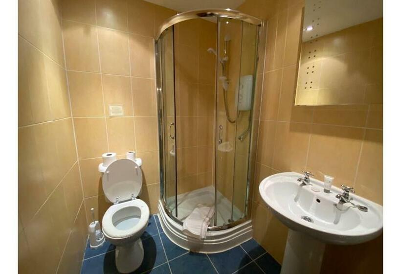 标准单人间, Lamphey Hall