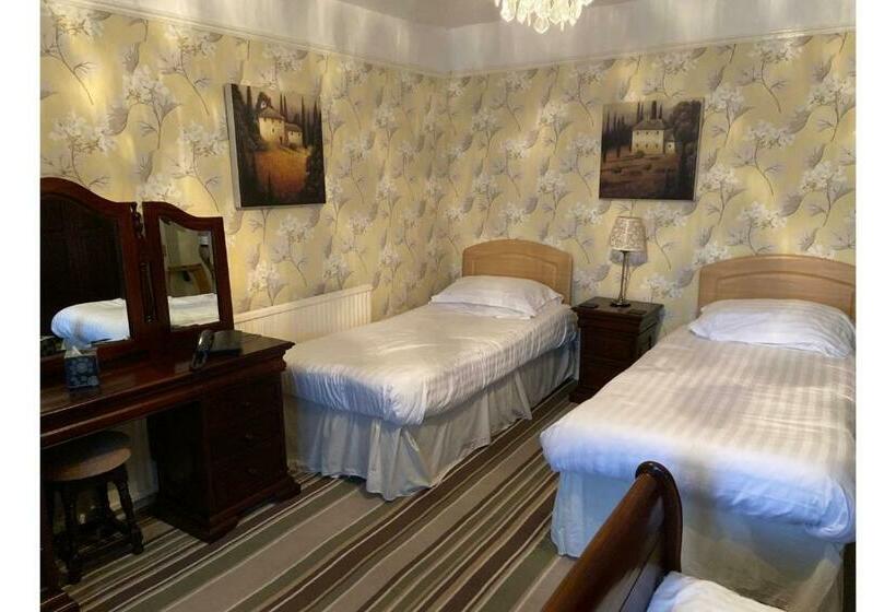 四人标准间, Lamphey Hall