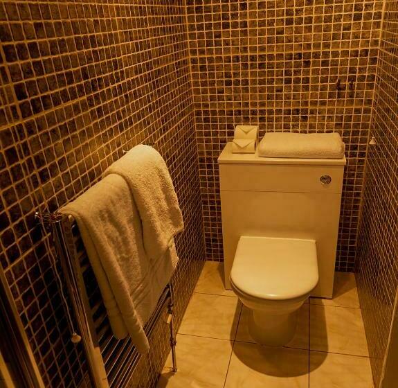 标准间, Lamphey Hall