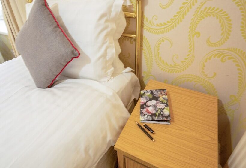 标准单人间, Lamphey Hall