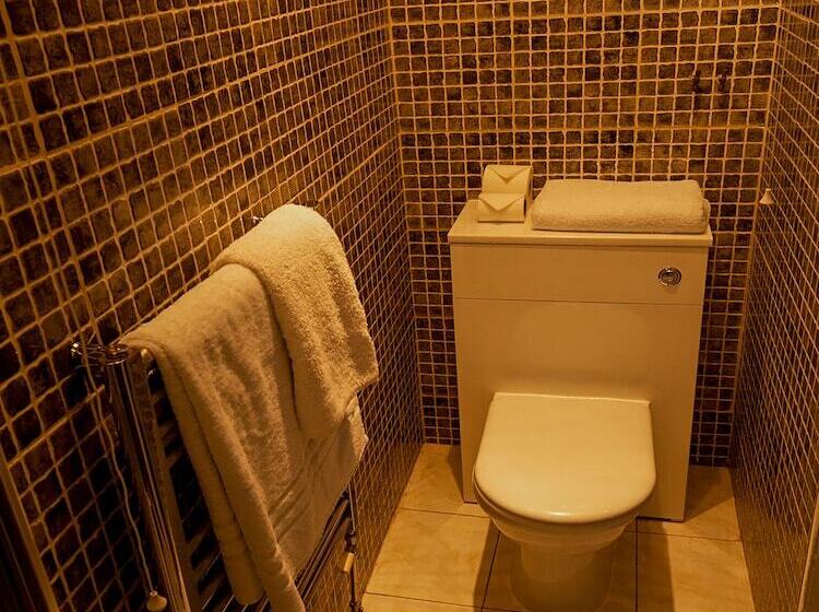 标准间, Lamphey Hall