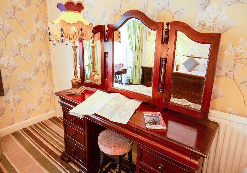 四人标准间, Lamphey Hall