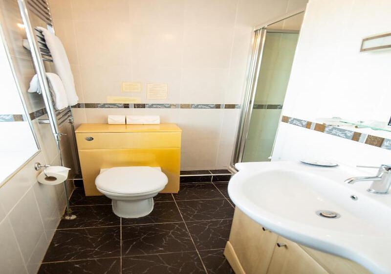 四人标准间, Lamphey Hall