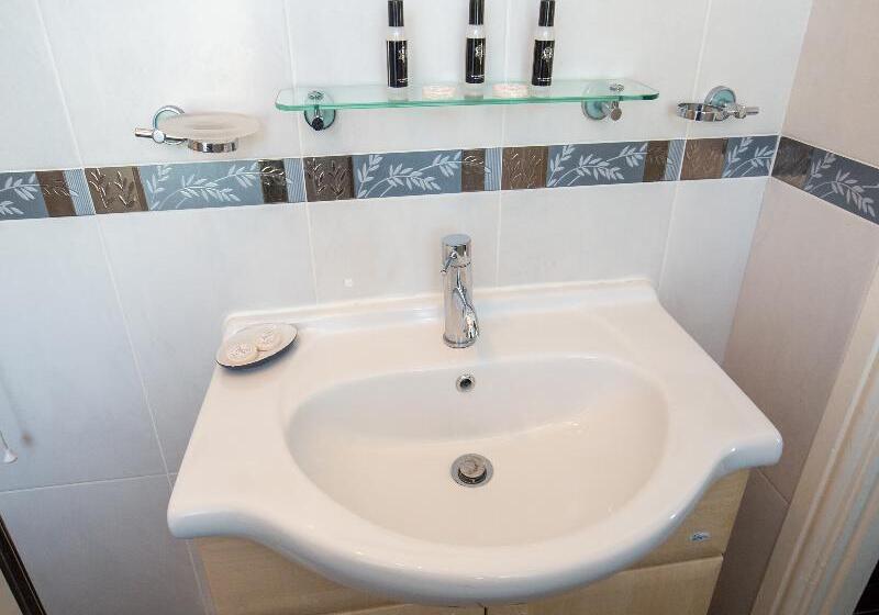 四人标准间, Lamphey Hall