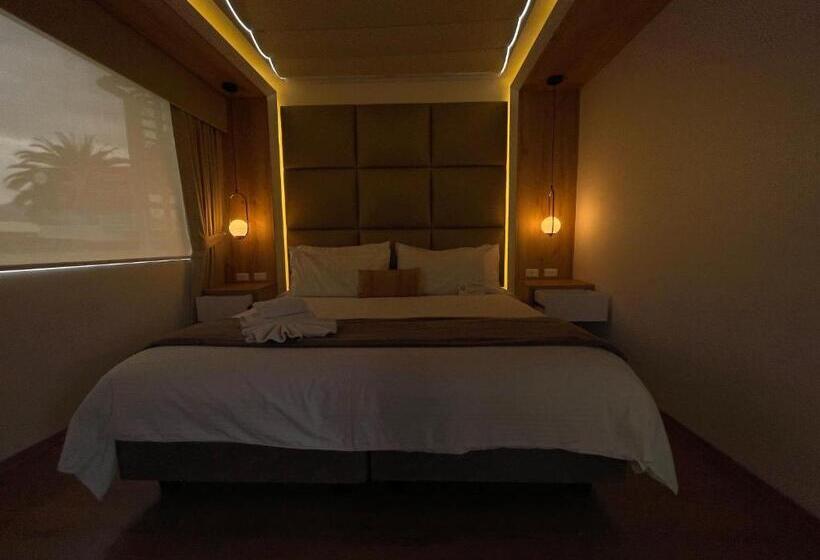 디럭스 룸, Shalom