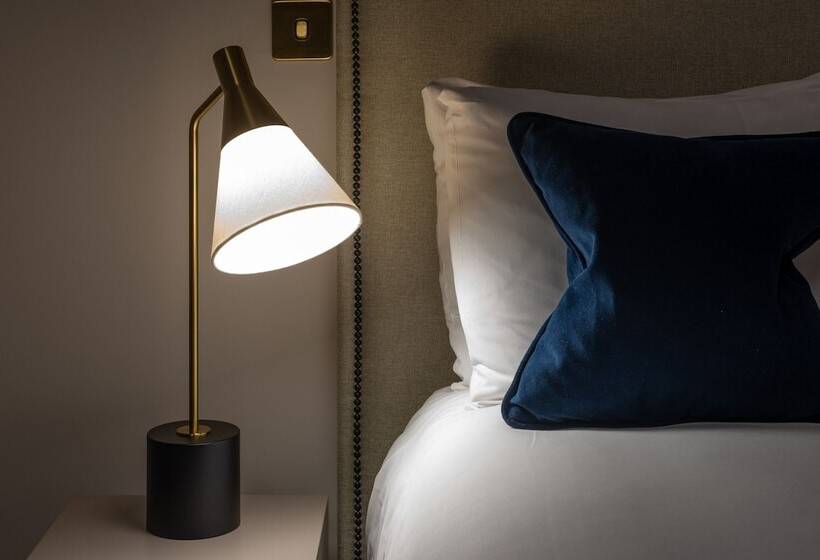 标准单人间, The Burlington