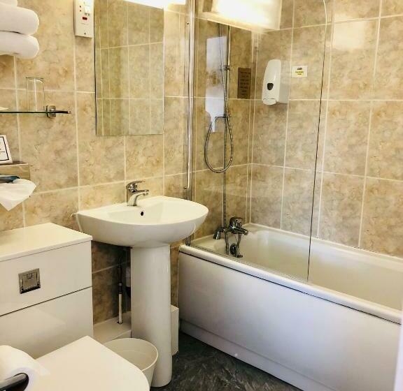 חדר סטנדרט, The Clarendon