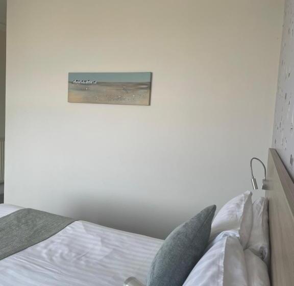 חדר סטנדרט נוף לים, The Clarendon