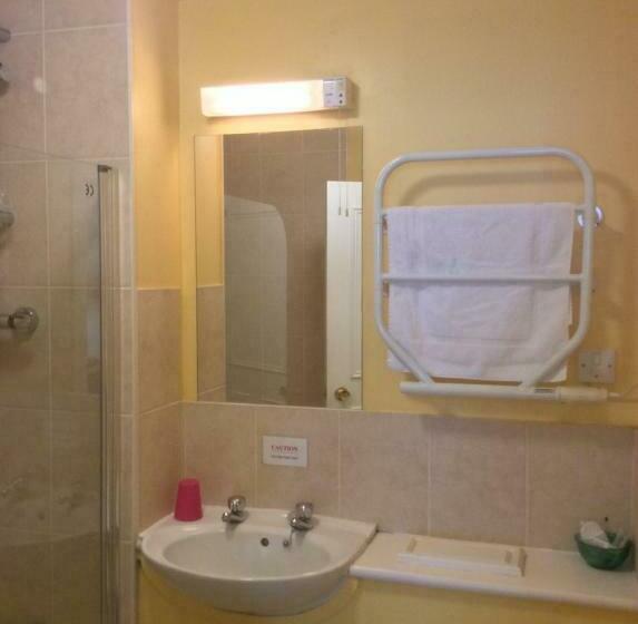 חדר סטנדרט לשלושה, The Earl Of Derby