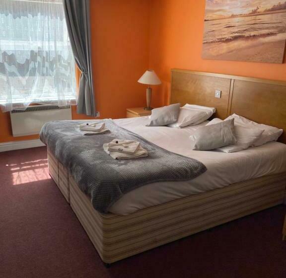 חדר סטנדרט לשלושה, The Earl Of Derby