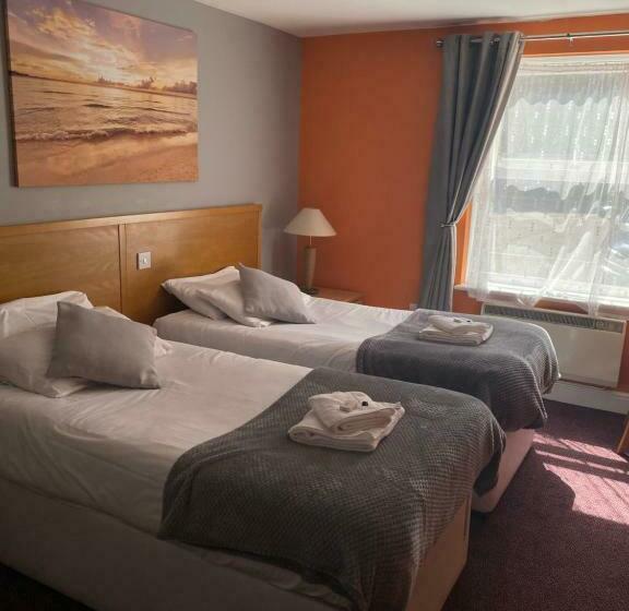 חדר סטנדרט לשלושה, The Earl Of Derby