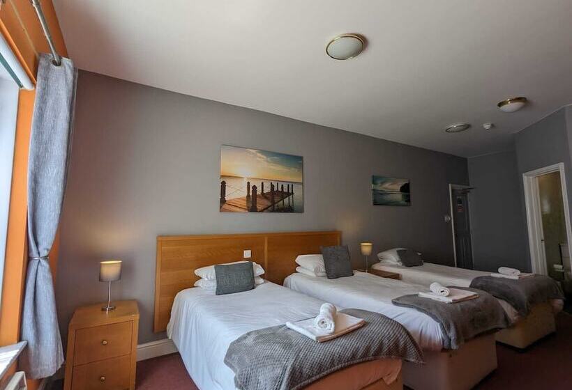 חדר סטנדרט לשלושה, The Earl Of Derby