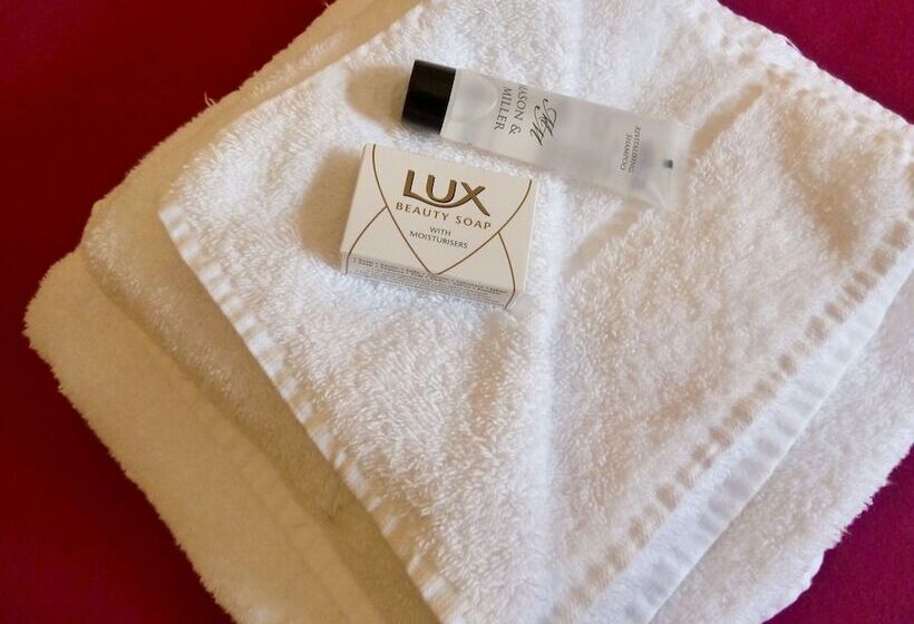 חדר סטנדרט לשלושה, The Earl Of Derby