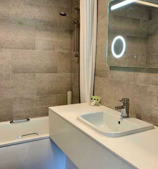 غرفة عائلية, The Park