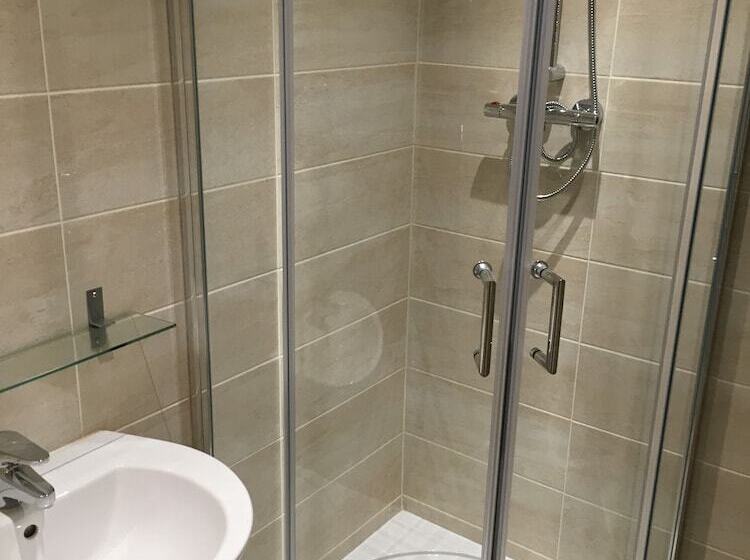 חדר בסיסי, Wakefield Limes Lodge