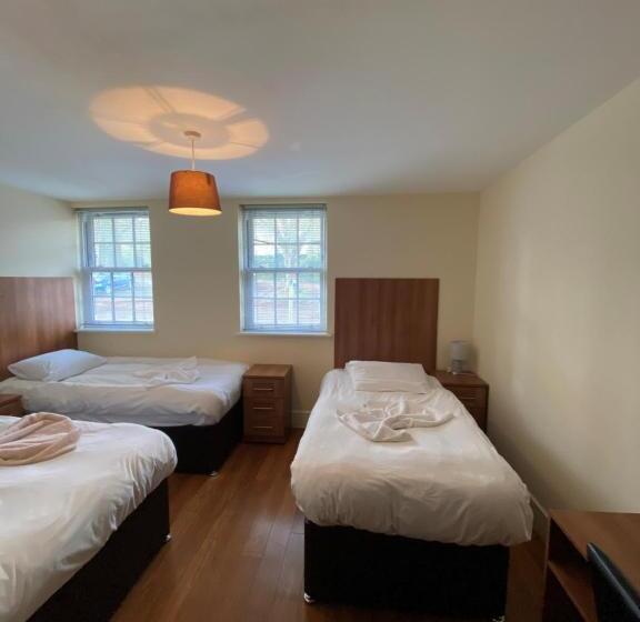 スタンダードトリプルルーム, Wendover Arms