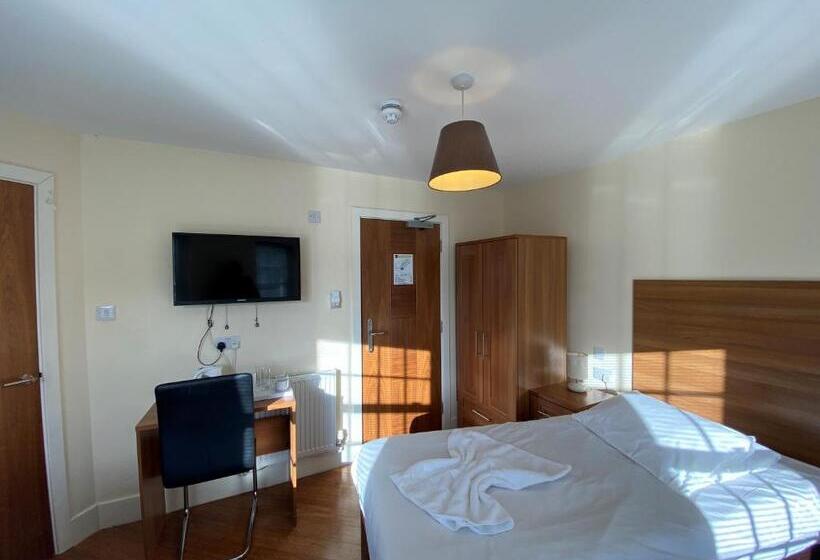 スタンダードトリプルルーム, Wendover Arms