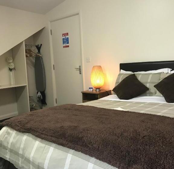 家庭间, Redbeck Motel