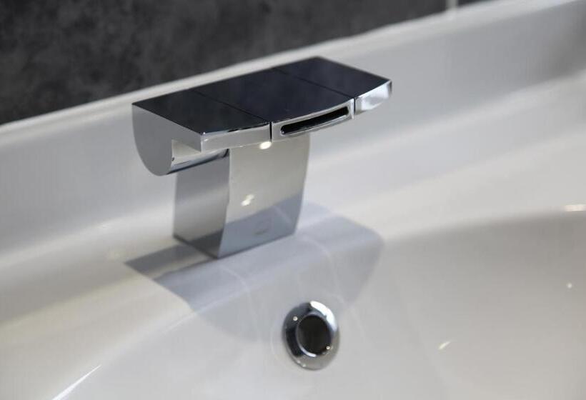 سوییت, The 25 Boutique B&b   Adults Only