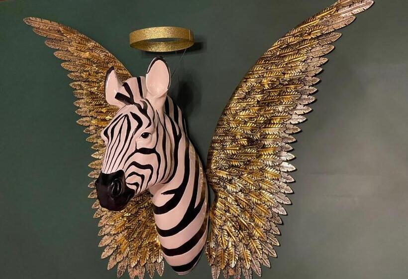 سوییت, The 25 Boutique B&b   Adults Only