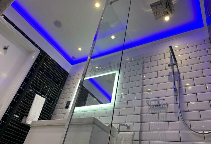 سوییت, The 25 Boutique B&b   Adults Only