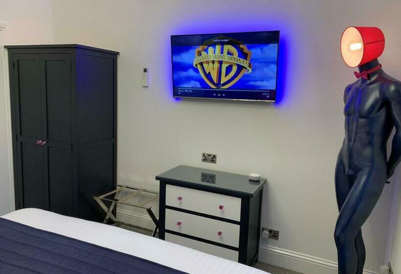 سوییت, The 25 Boutique B&b   Adults Only