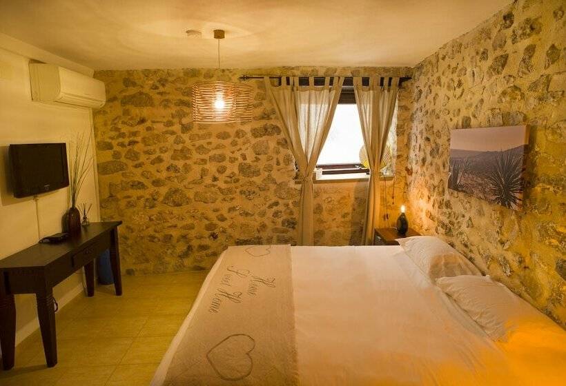 Quarto Estandar, Dios Esta Bien