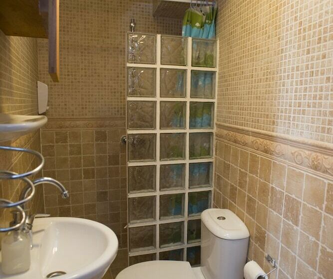 غرفة قياسية, Dios Esta Bien