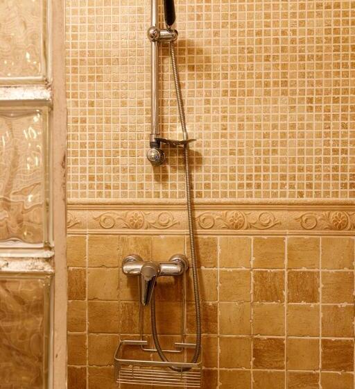 غرفة قياسية, Dios Esta Bien